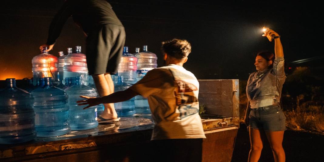 Çeşme'de yangına halktan müdahale: Su bidonu, eşofman, toprak.. 5